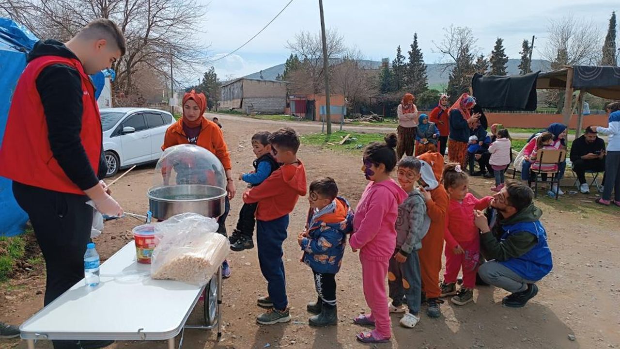 Gençlik, 10 gün Nurdağı ve İslahiye'de depremzedelere yardımcı olacak