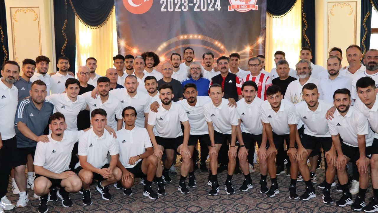 Bakan Şimşek ile Milletvekili Nasıroğlu TPAO Batman Petrolspor'u kampta ziyaret etti