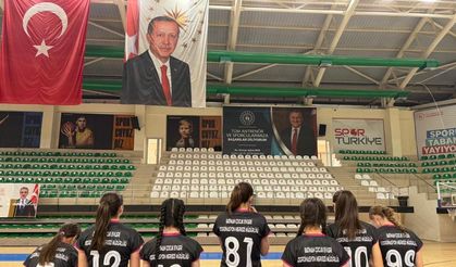 Batmanlı kızlar Mardin’den galibiyetle döndü