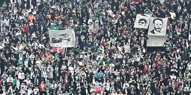 Bursaspor tribünleri 'Beyaz Toros' ve 'Yeşil' posteri açtı
