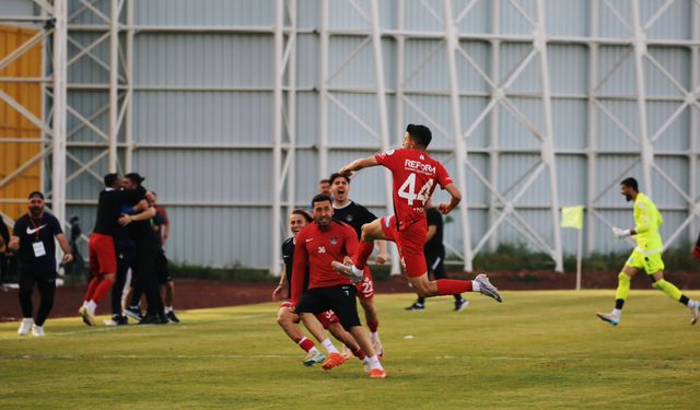 Vanspor, Aksarayspor'u uzatmalarda eleyerek Play-Off'ta üst tura yükseldi