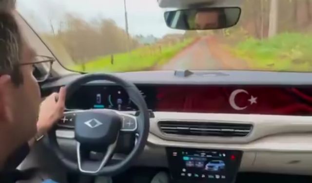 Almanya'daki gurbetçi Togg'unu Hamburg'da teslim aldı