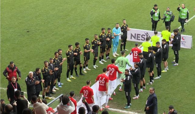 Beykoz Anadolu şampiyon Petrolspor’u alkışladı