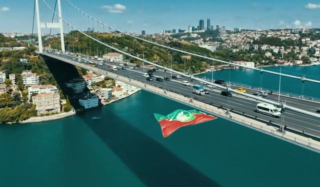 Amedspor Bayrağı Boğaz Köprüsü'nde dalgalandı