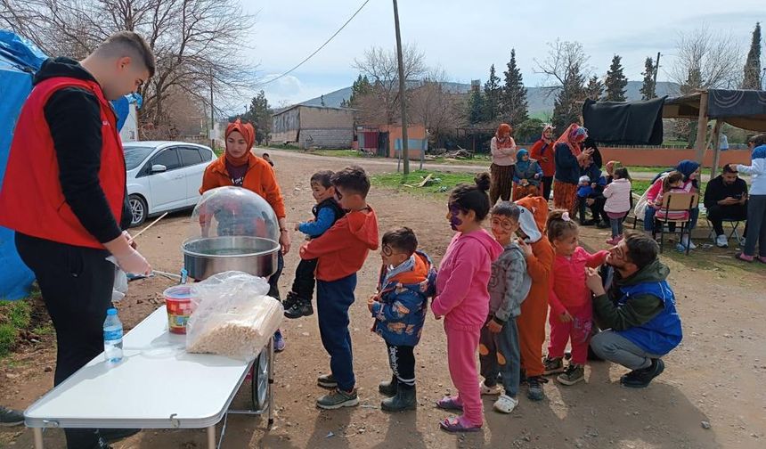 Gençlik, 10 gün Nurdağı ve İslahiye'de depremzedelere yardımcı olacak