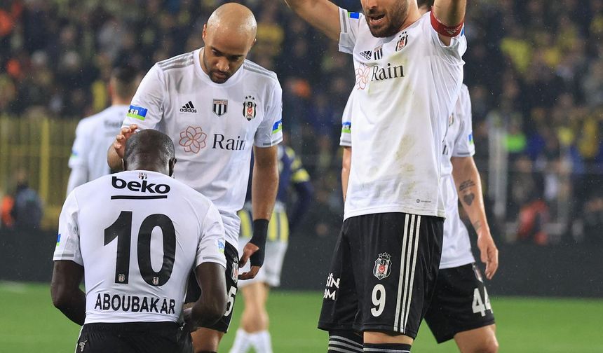 Beşiktaş, Kadıköy'de Fenerbahçe'yi 10 kişiyle devirdi