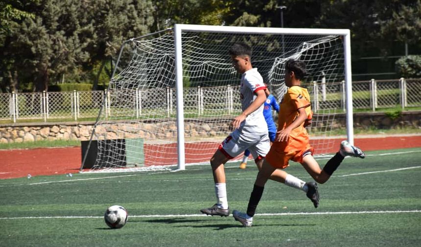 Batmanlı 300 genç oyuncu sahada gelişiyor