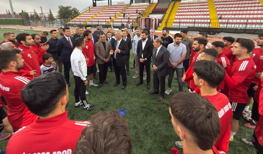 GS başkanı Özbek'ten Mardin 1969 Spor'a ziyaret