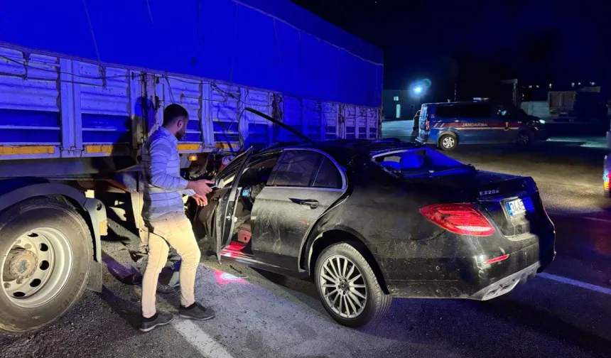Batman'da feci Kaza: Otomobil TIR’ın Altına Girdi