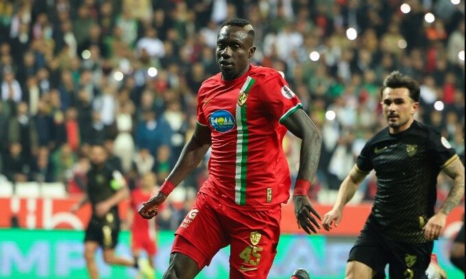 Mbaye Dıagne kalacak mı, yoksa gidecek mi? Açıklama yapıldı